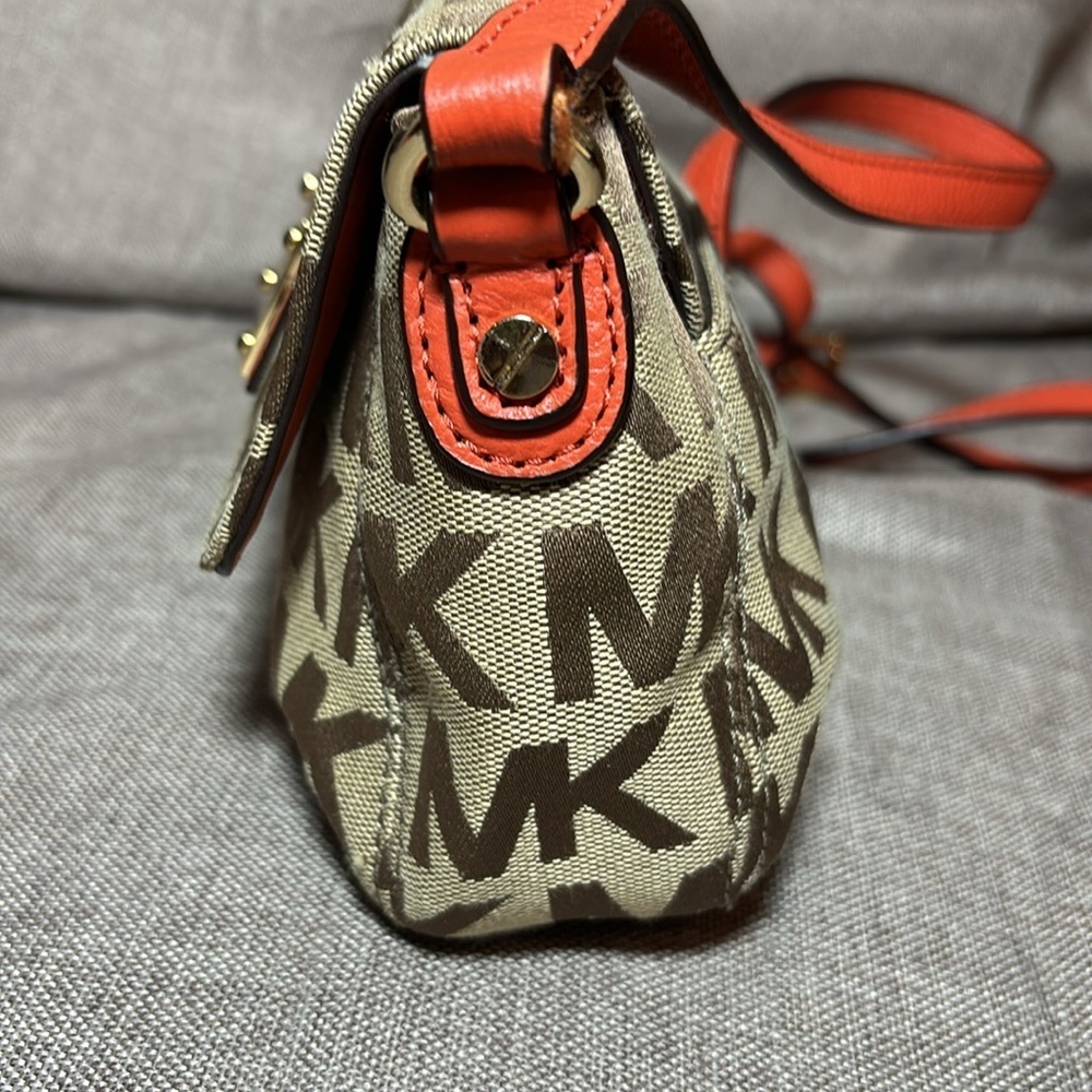 Michael Kors Tan Signature Jacquard Mini Crossbody - Picture 4 of 11